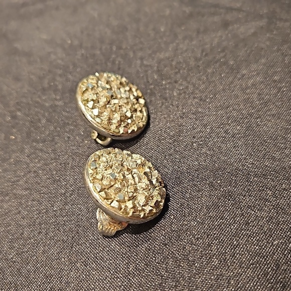 SARAH COVENTRY Vintage Silvertone Clip-on Earrings - Picture 3 of 6